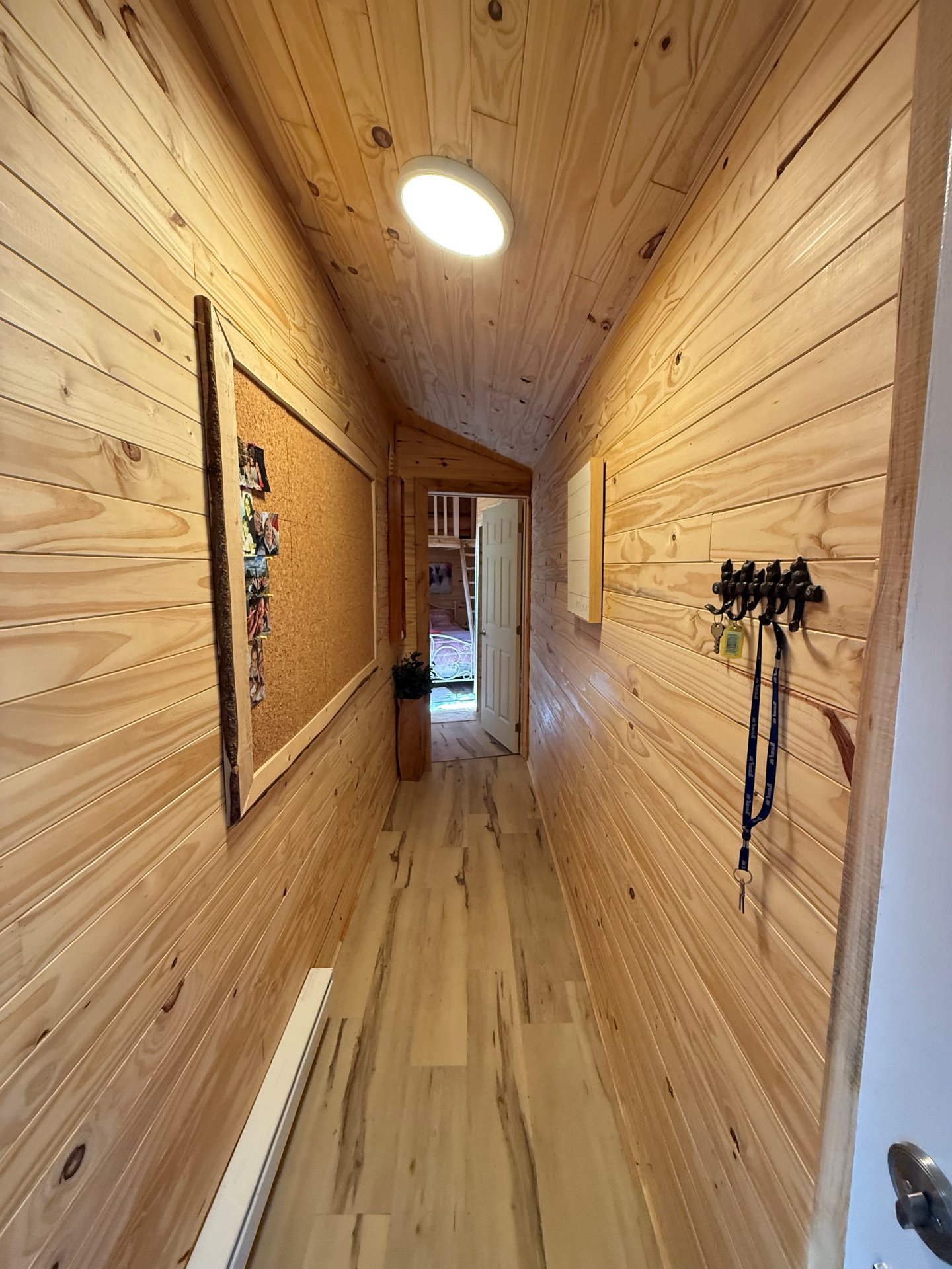 Menant à la chambre à coucher avec mezzanine