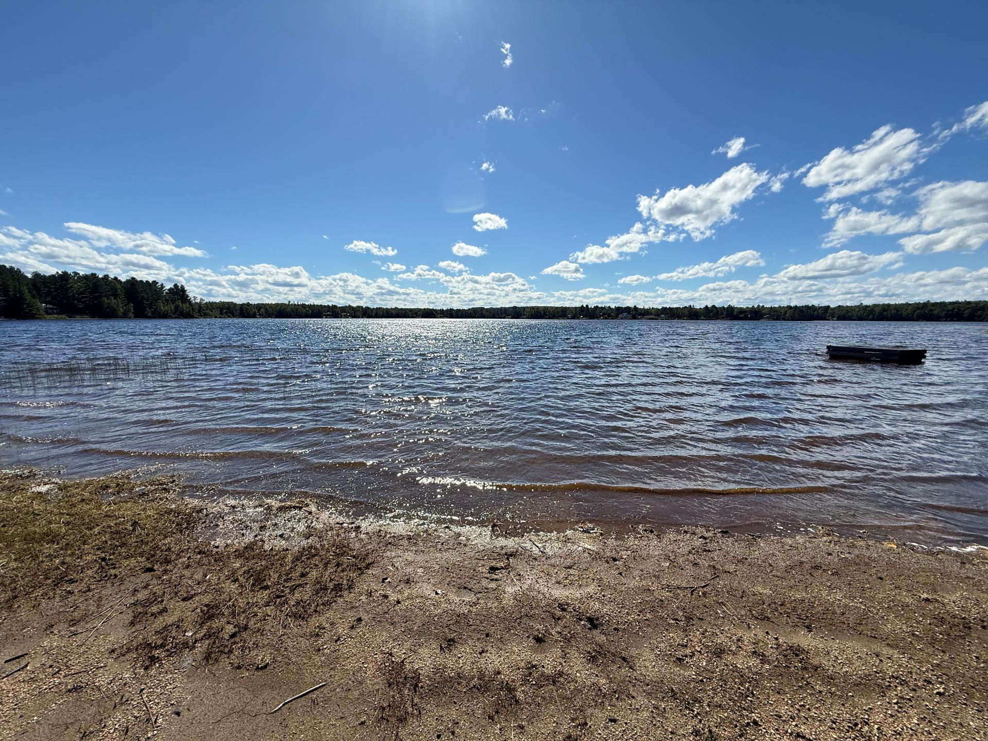 Plage de sable sur le lac Ste-Marie