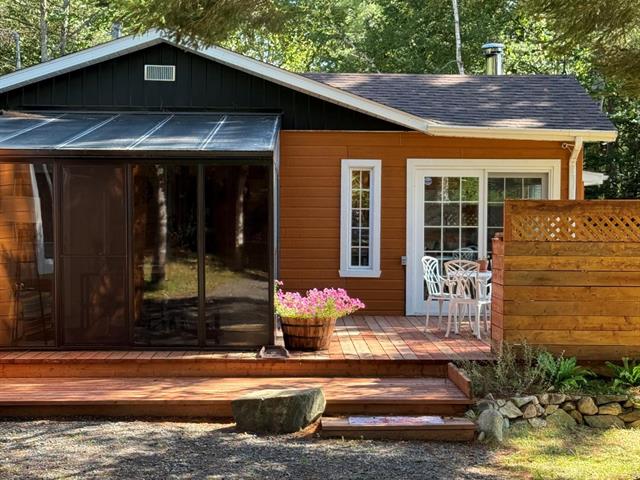 Terrasse en été avec vue sur le lac