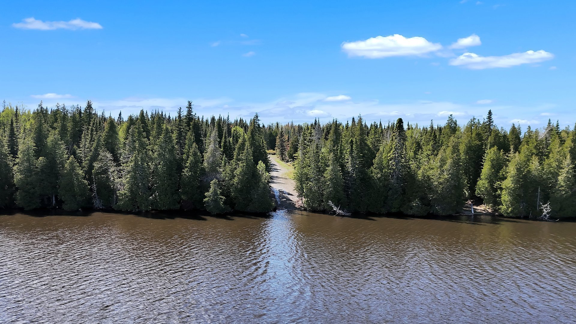 Accès au plan d'eau