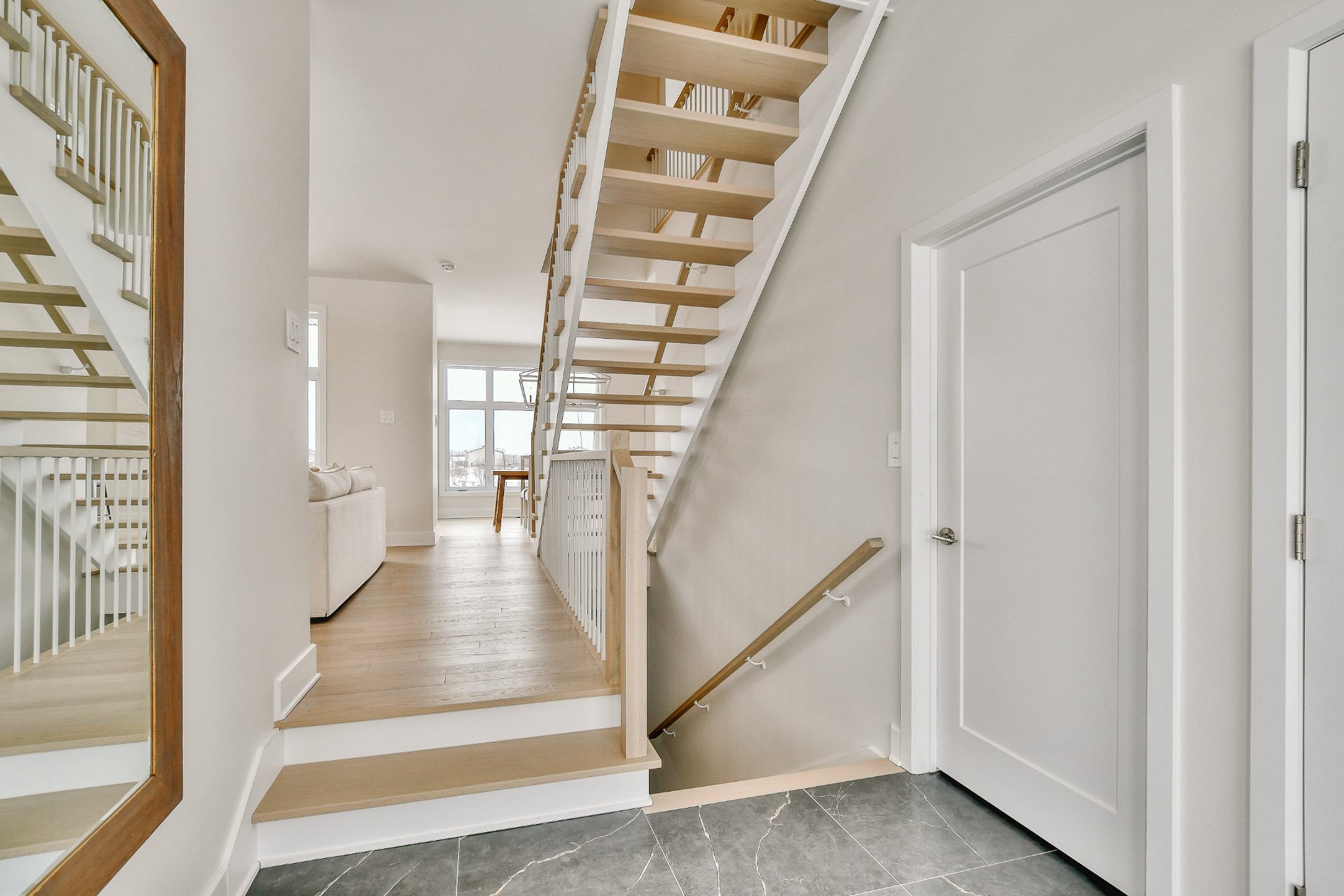 Maison modèle, attention peut contenir extrats