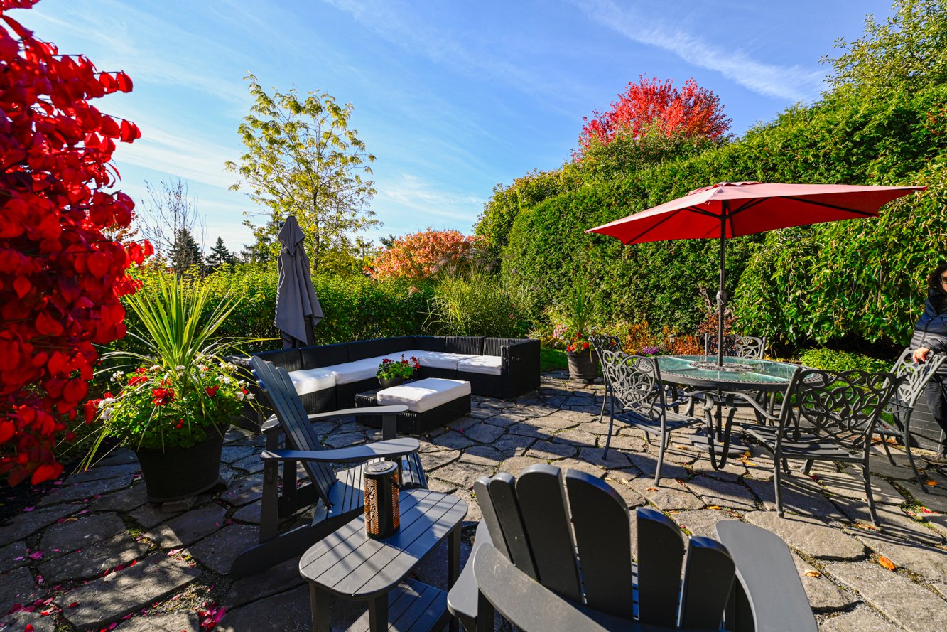 Belle terrasse de pierres naturelles