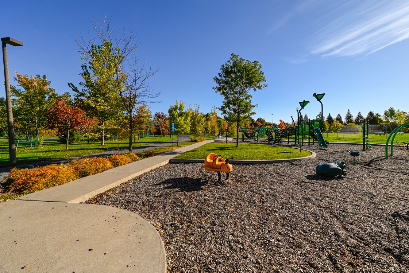 Relié au Parc Marie-Victorin & Michel-Chartrand