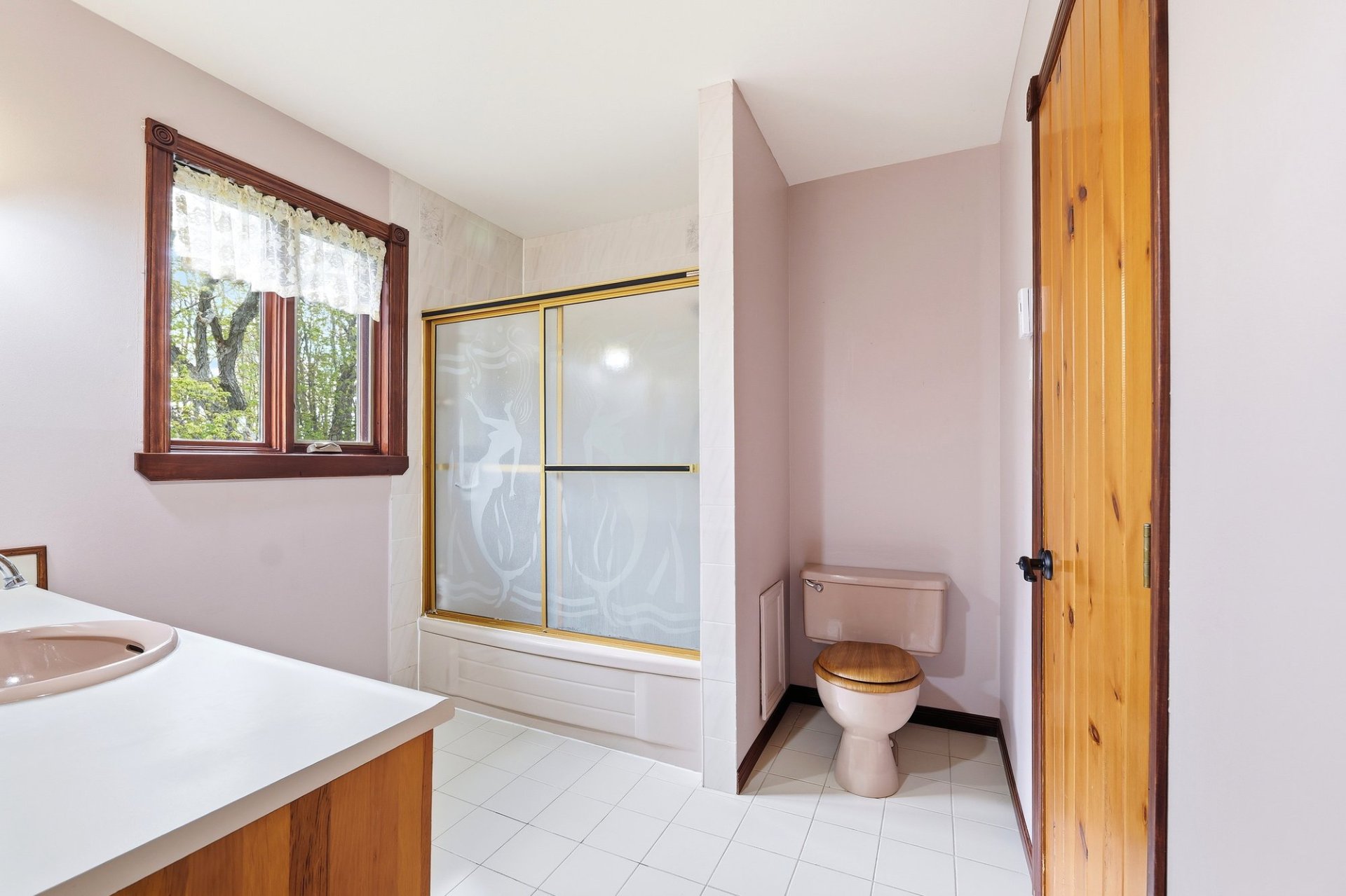 Ensuite bathroom
