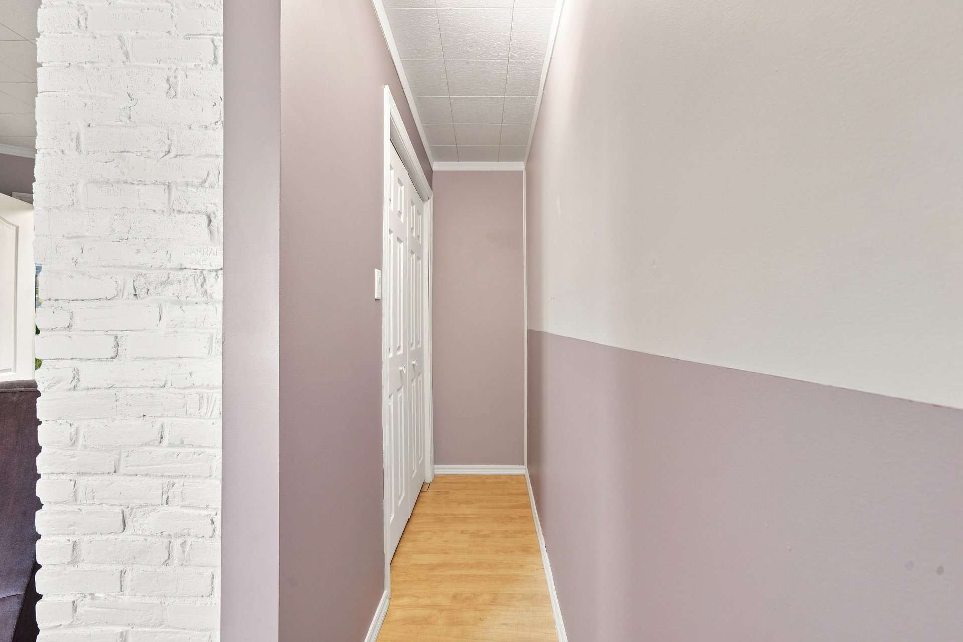 Corridor 16165