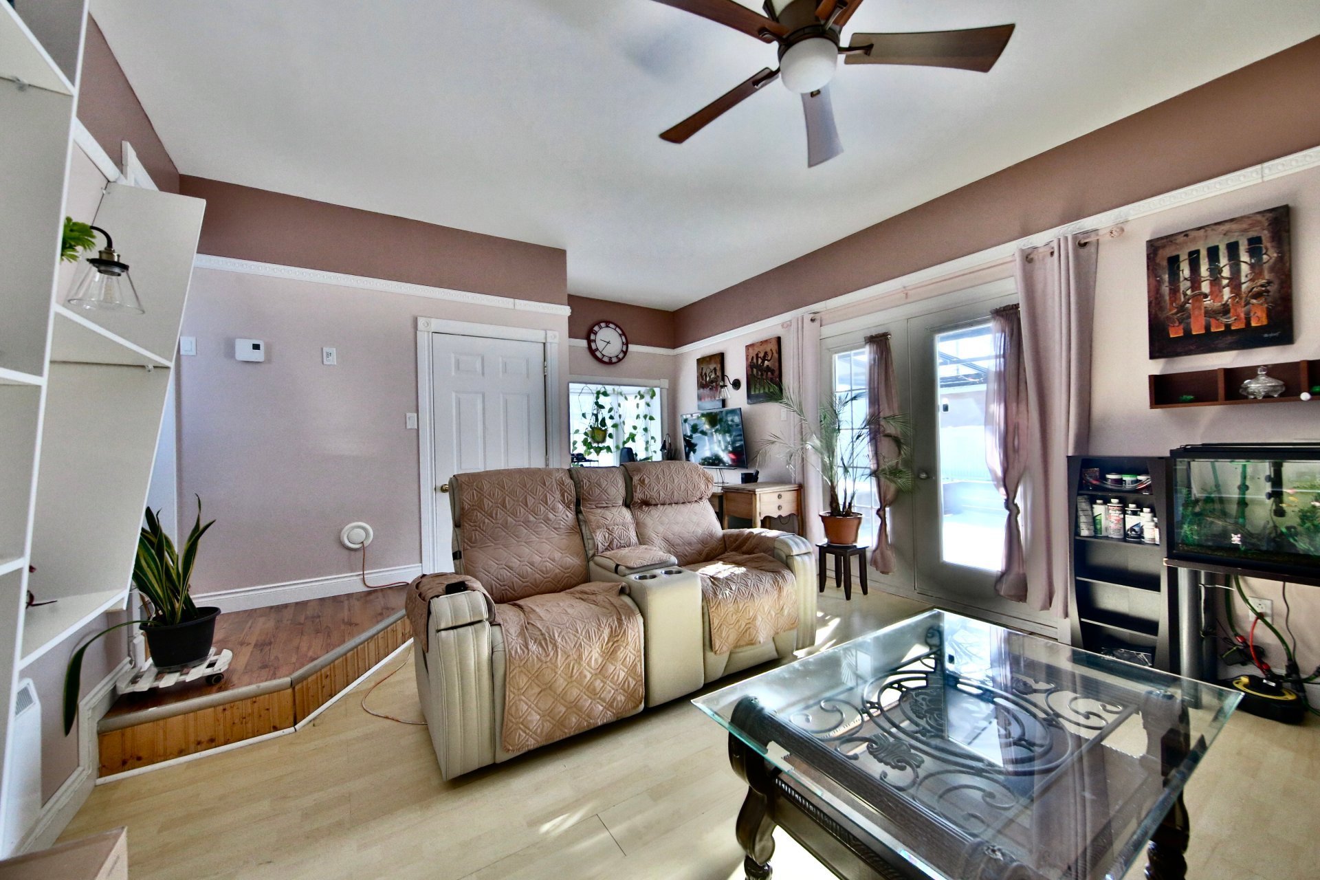 Salon 16165