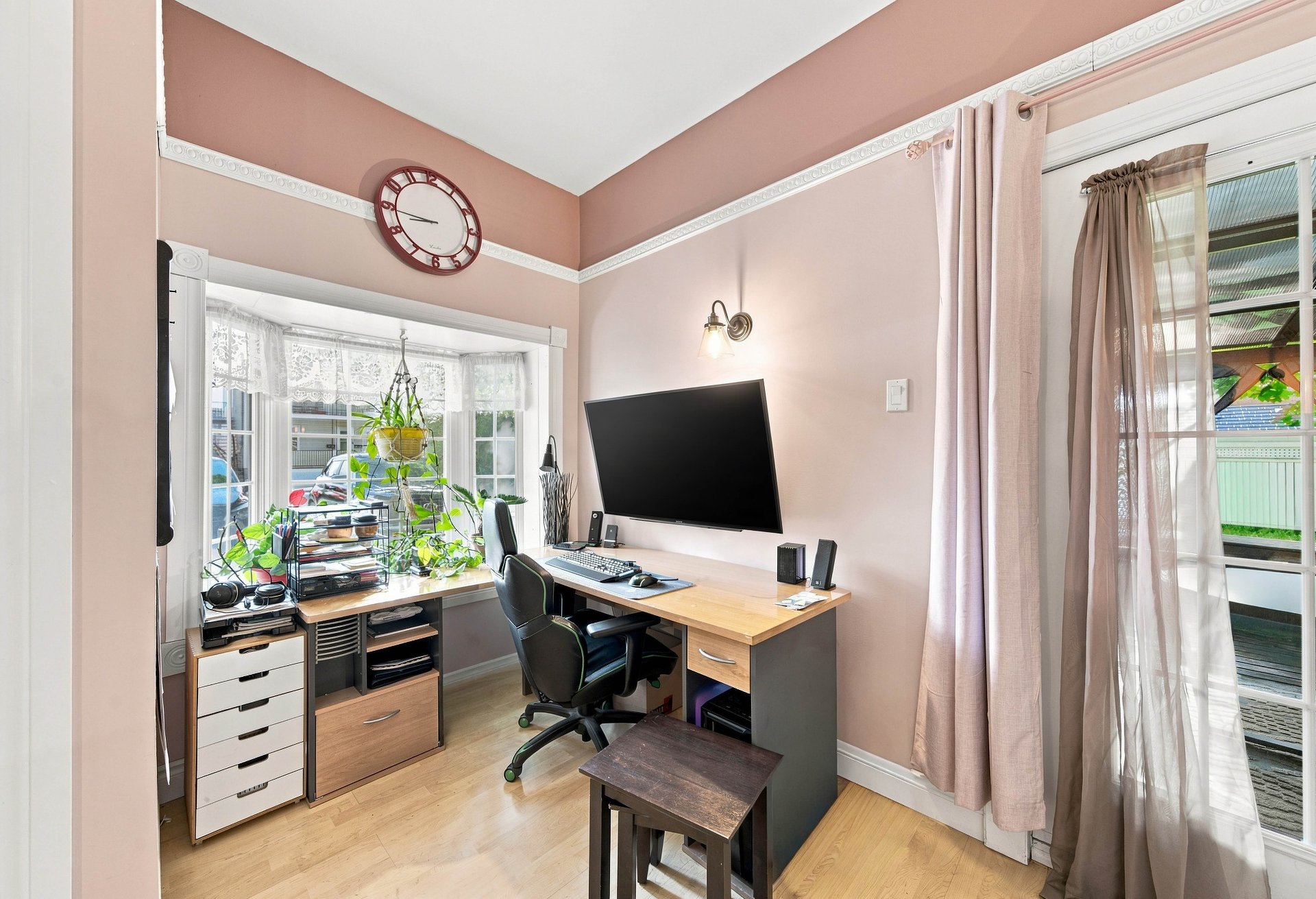 Bureau 16165