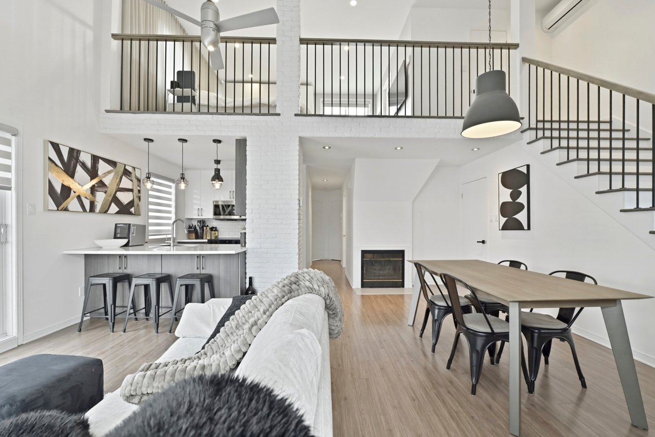 Superbe condo de 1325 pi² sur 2 étages