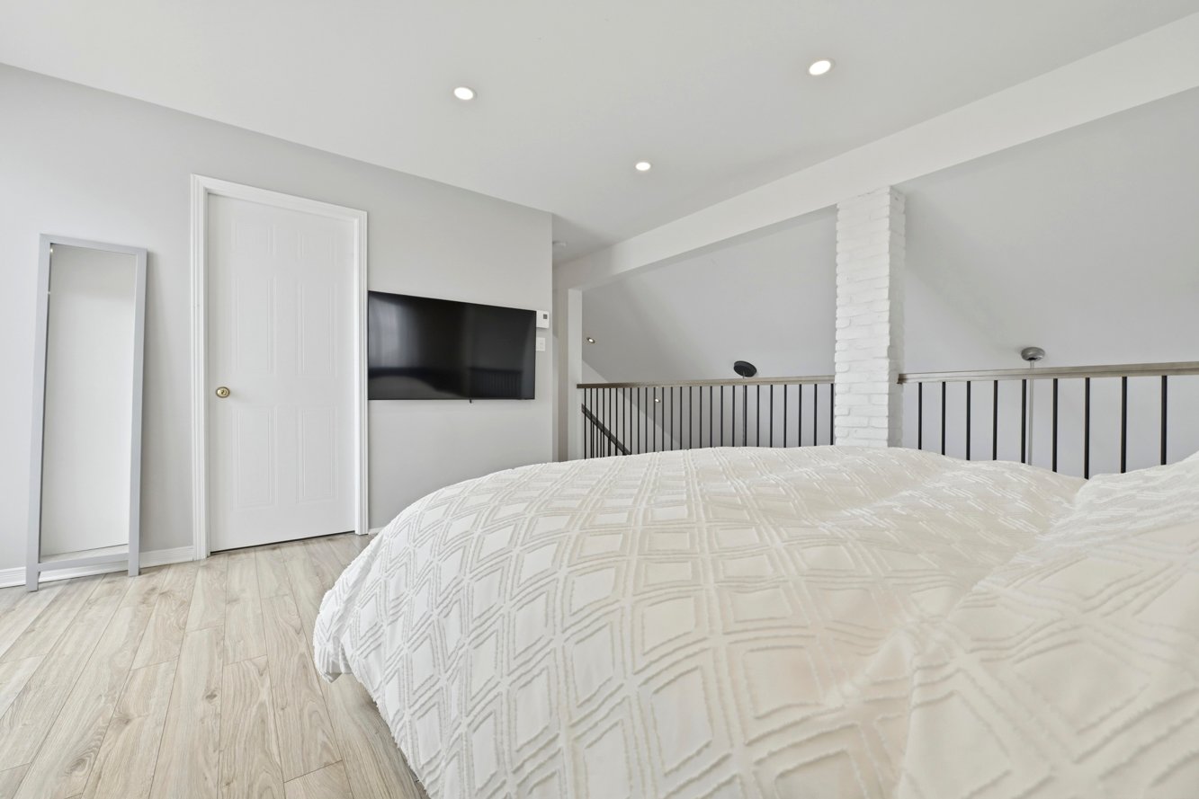 Vue de la mezzanine sur le salon