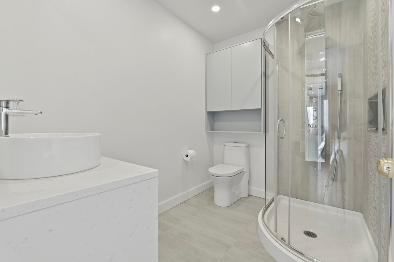 Salle de bains à la mezzanine rénovée