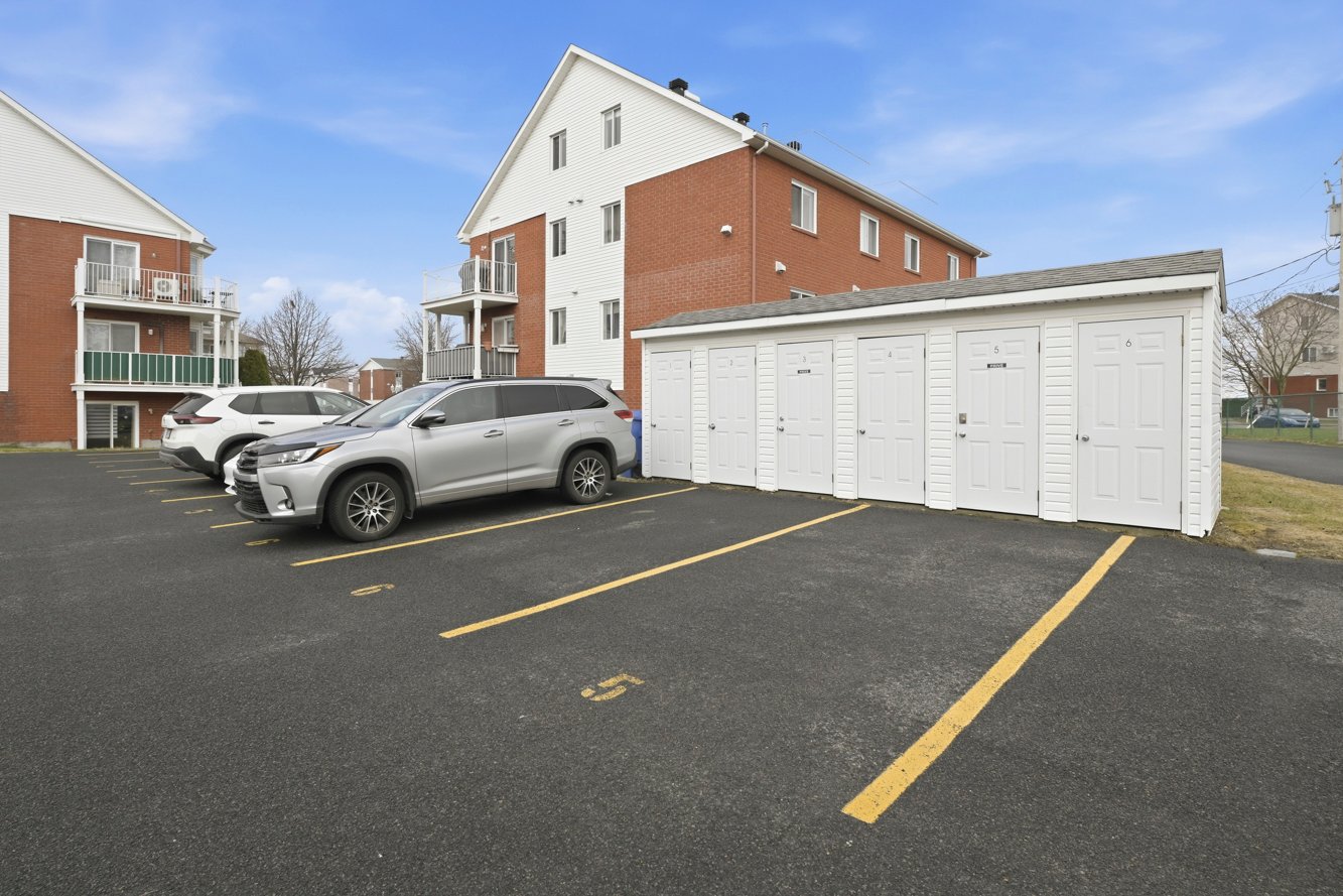 2 espaces de stationnement & 1 cabanon