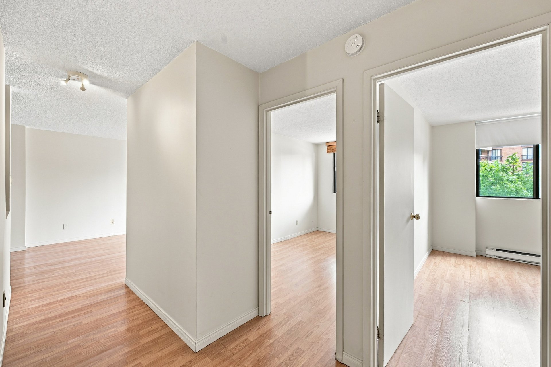 Qui mène aux chambres