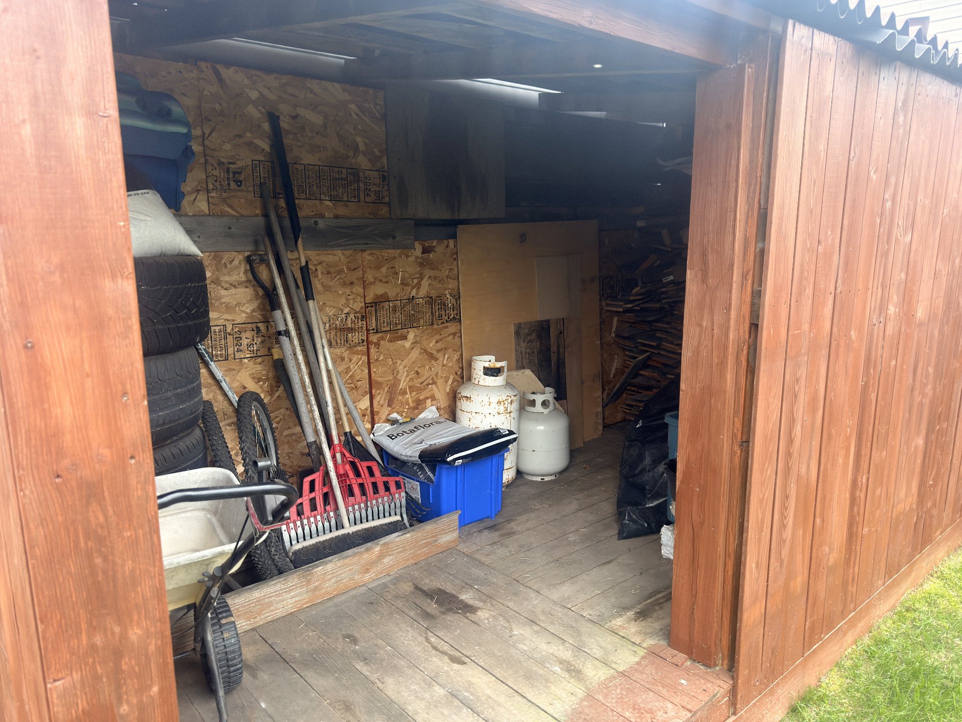 Espace couvert rangement