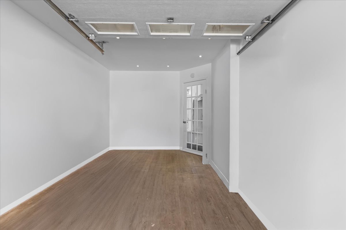 Bureau avec Porte-Garage