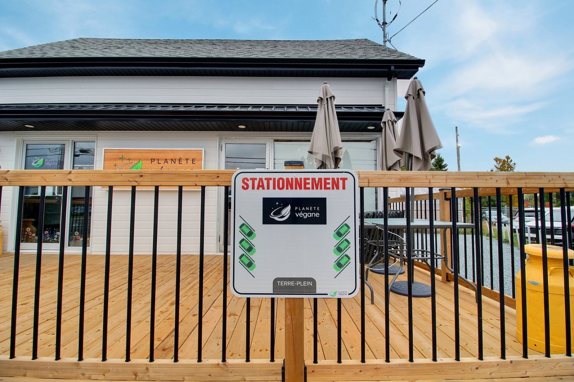 12 Stationnements