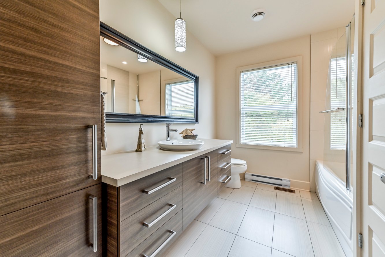 Pour les enfants, bain douche et rangement +++