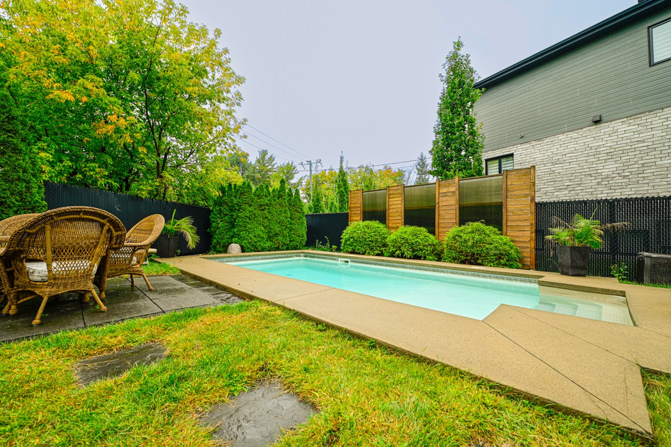 Bel espace clôturé pour profiter du beau temps