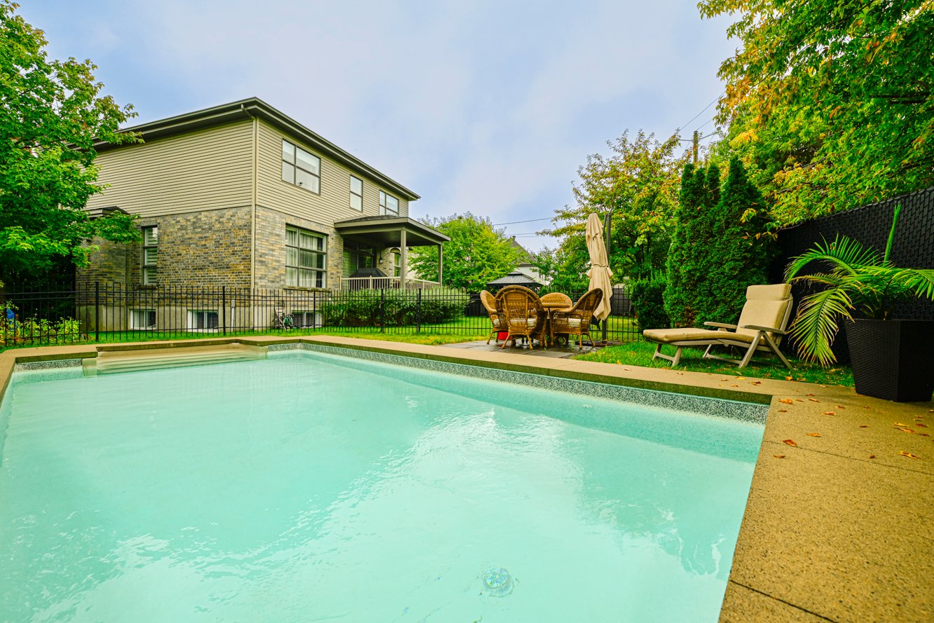 Terrain de 8076 pieds pieds carrés