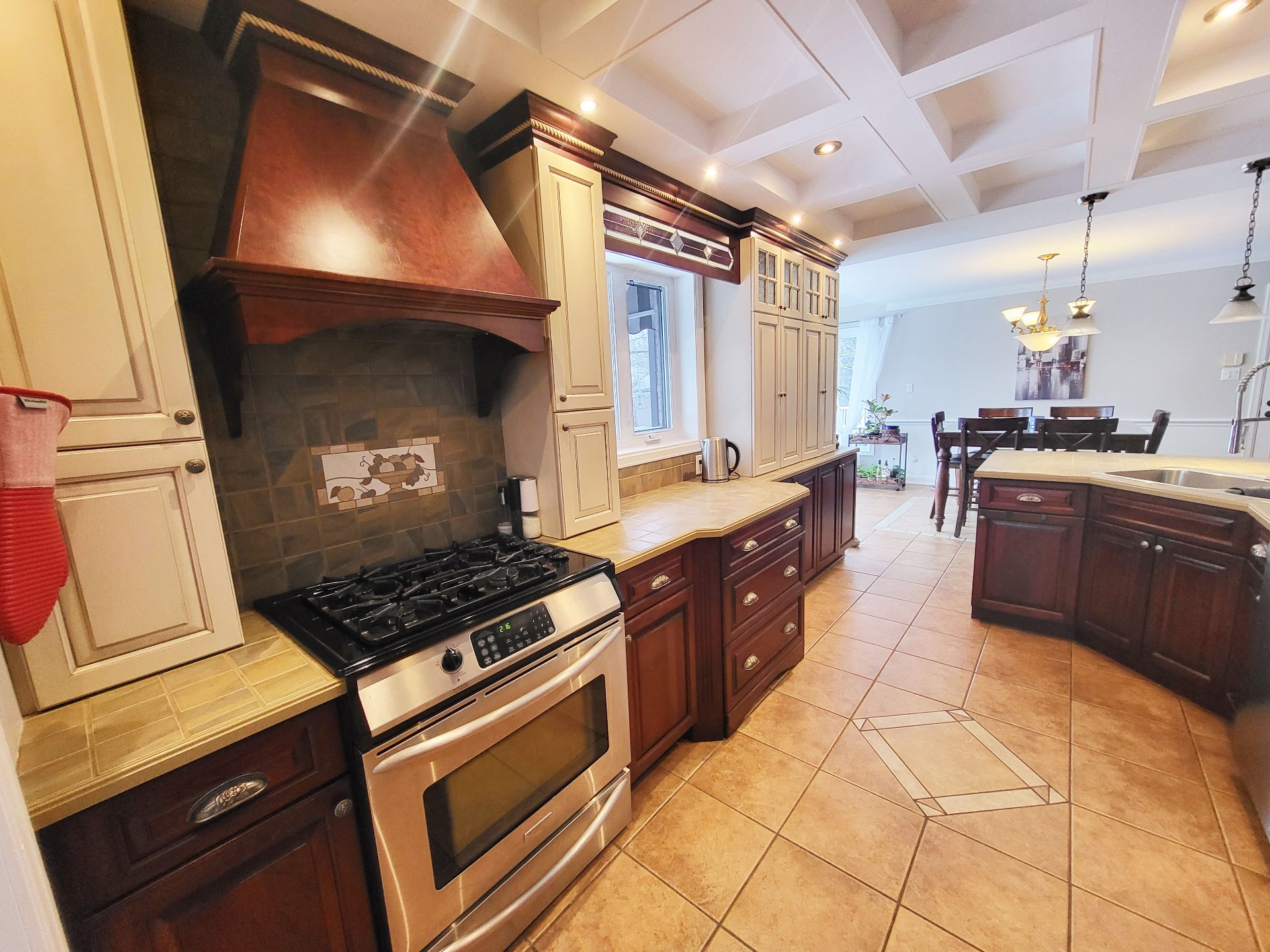 Fonctionnel avec frigo encastré