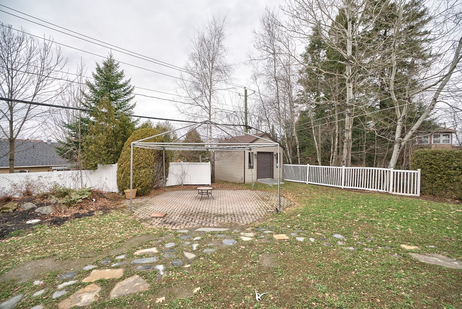 Avec patio et gazebo 16x16