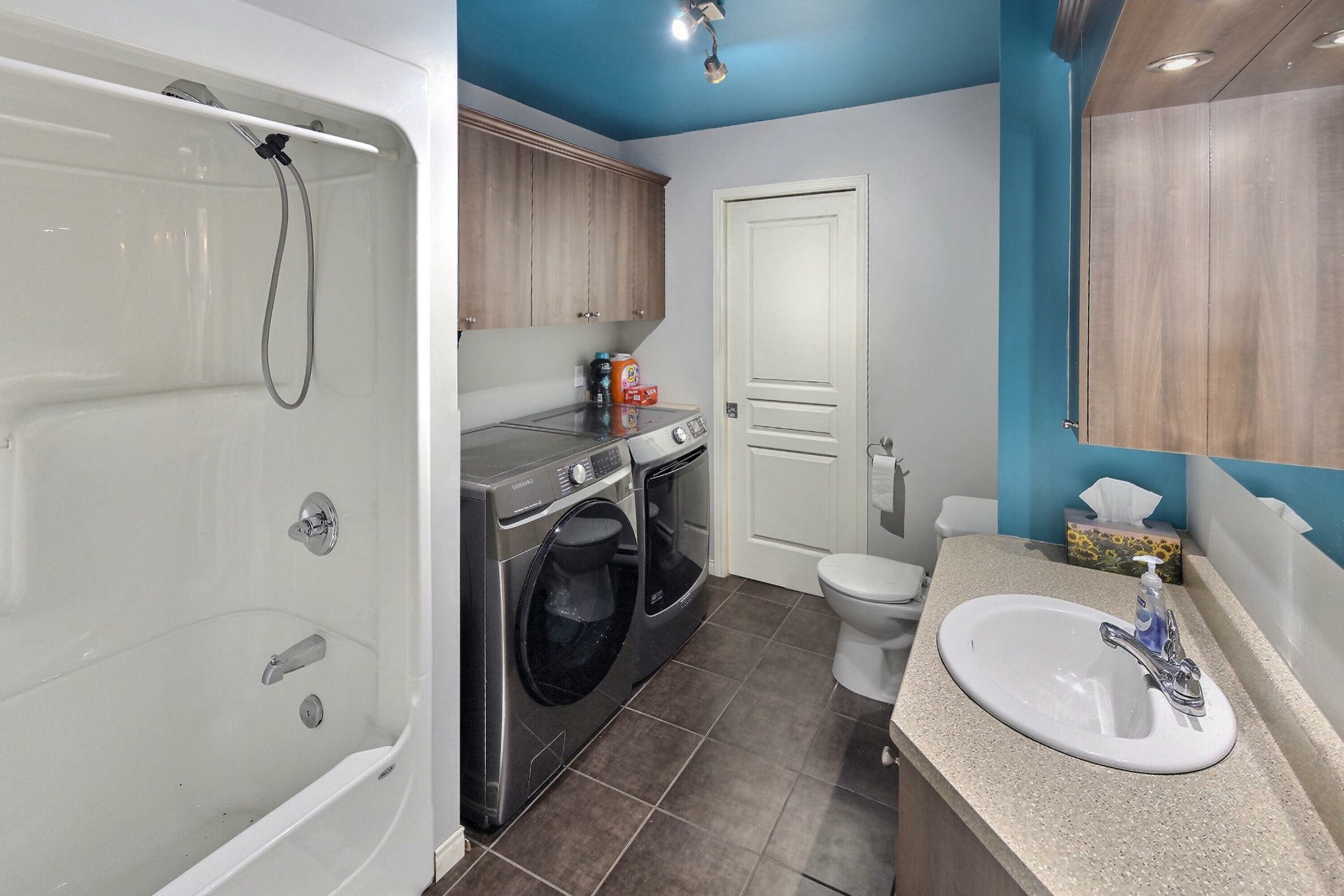 Salle de bains attenante à la CCP