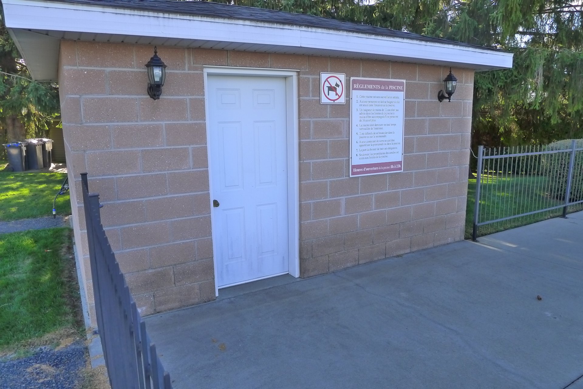 Salle d'eau de piscine.