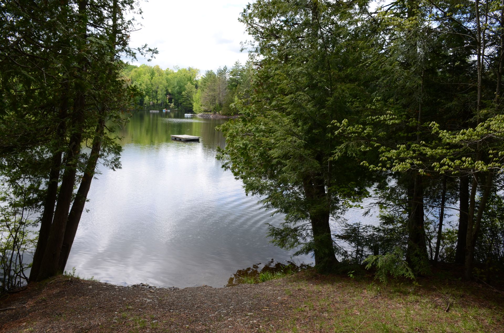 Accès au plan d'eau