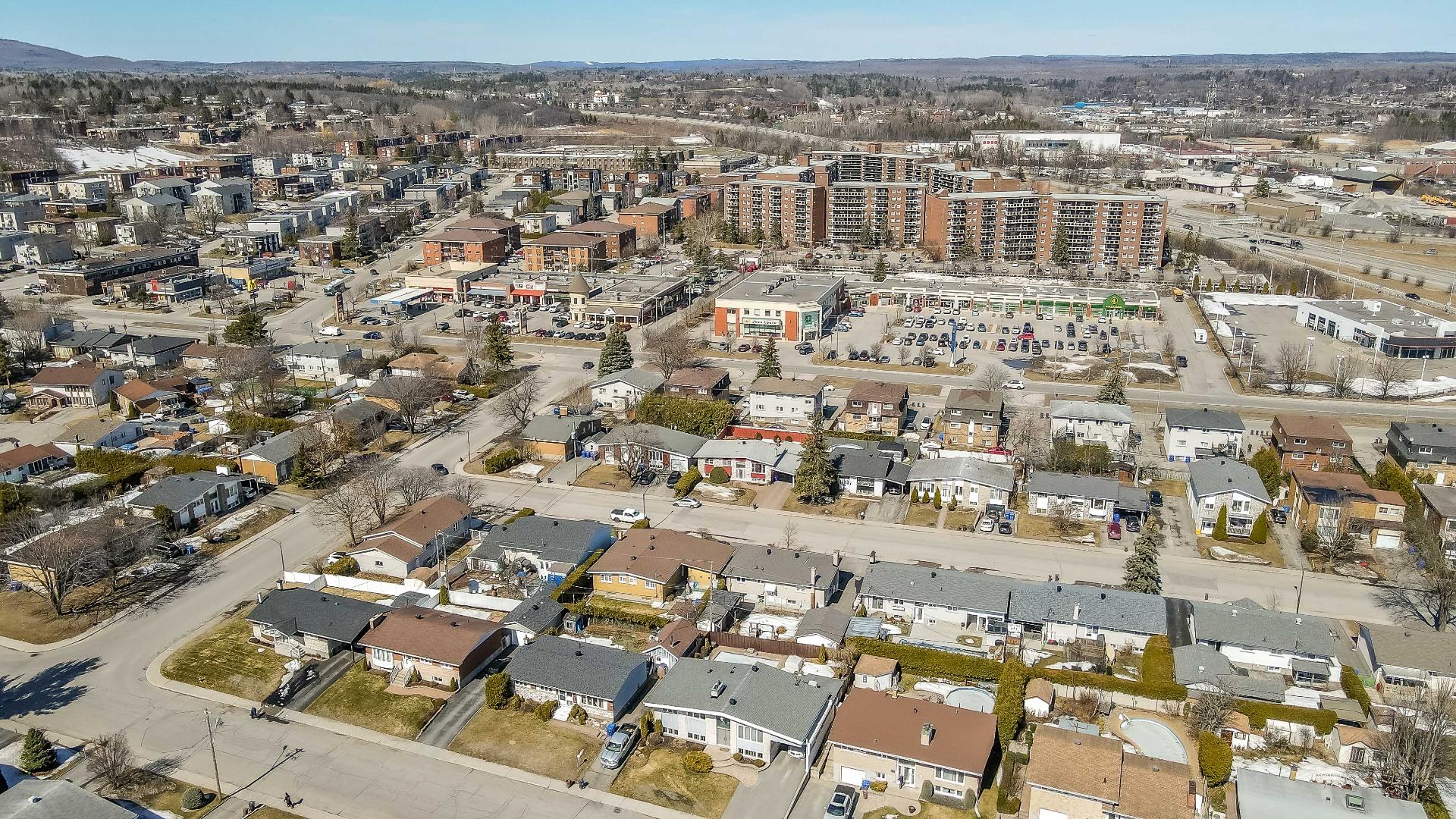 Vue du quartier en avant de la propriété
