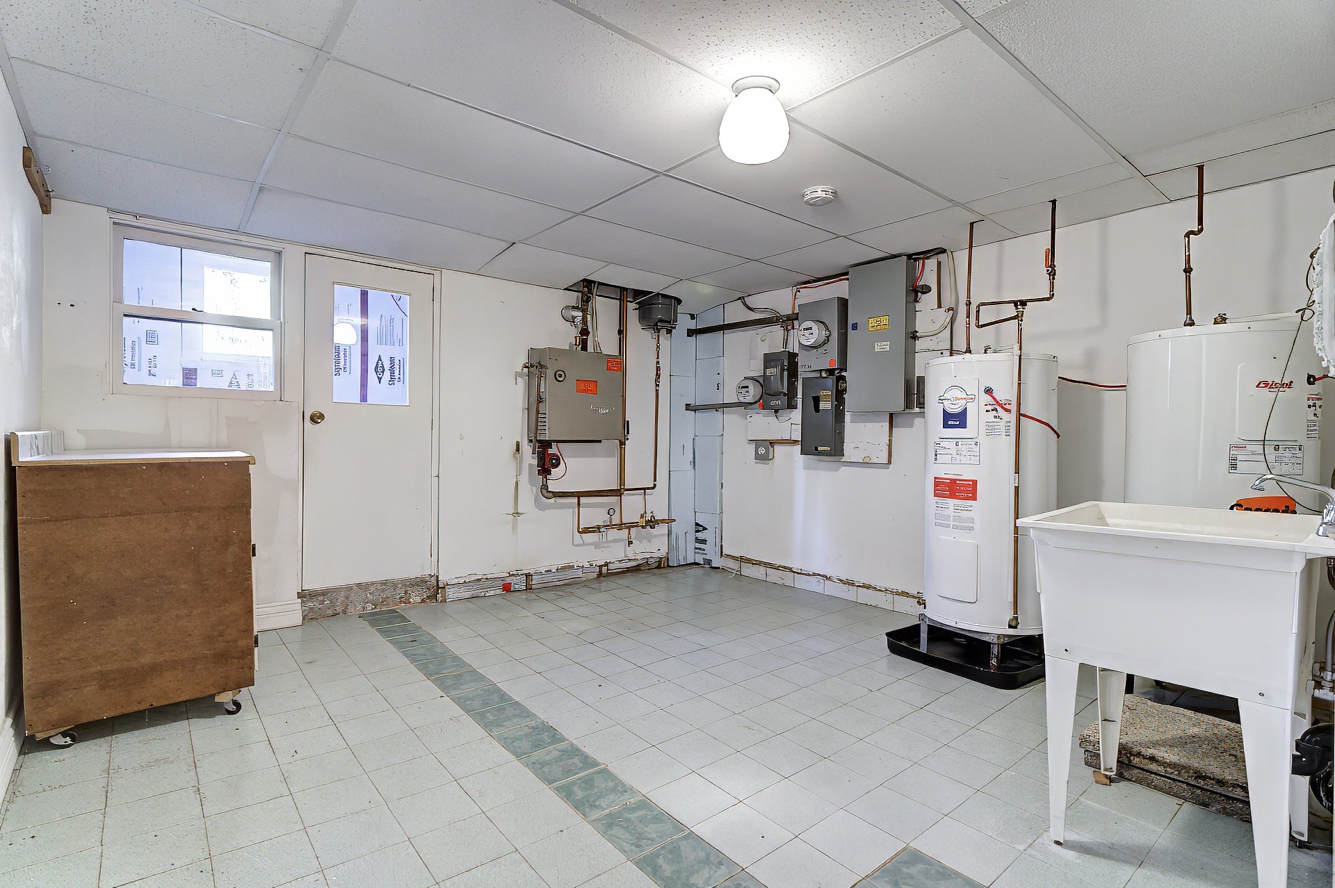 Can accommodate an additional bedroom