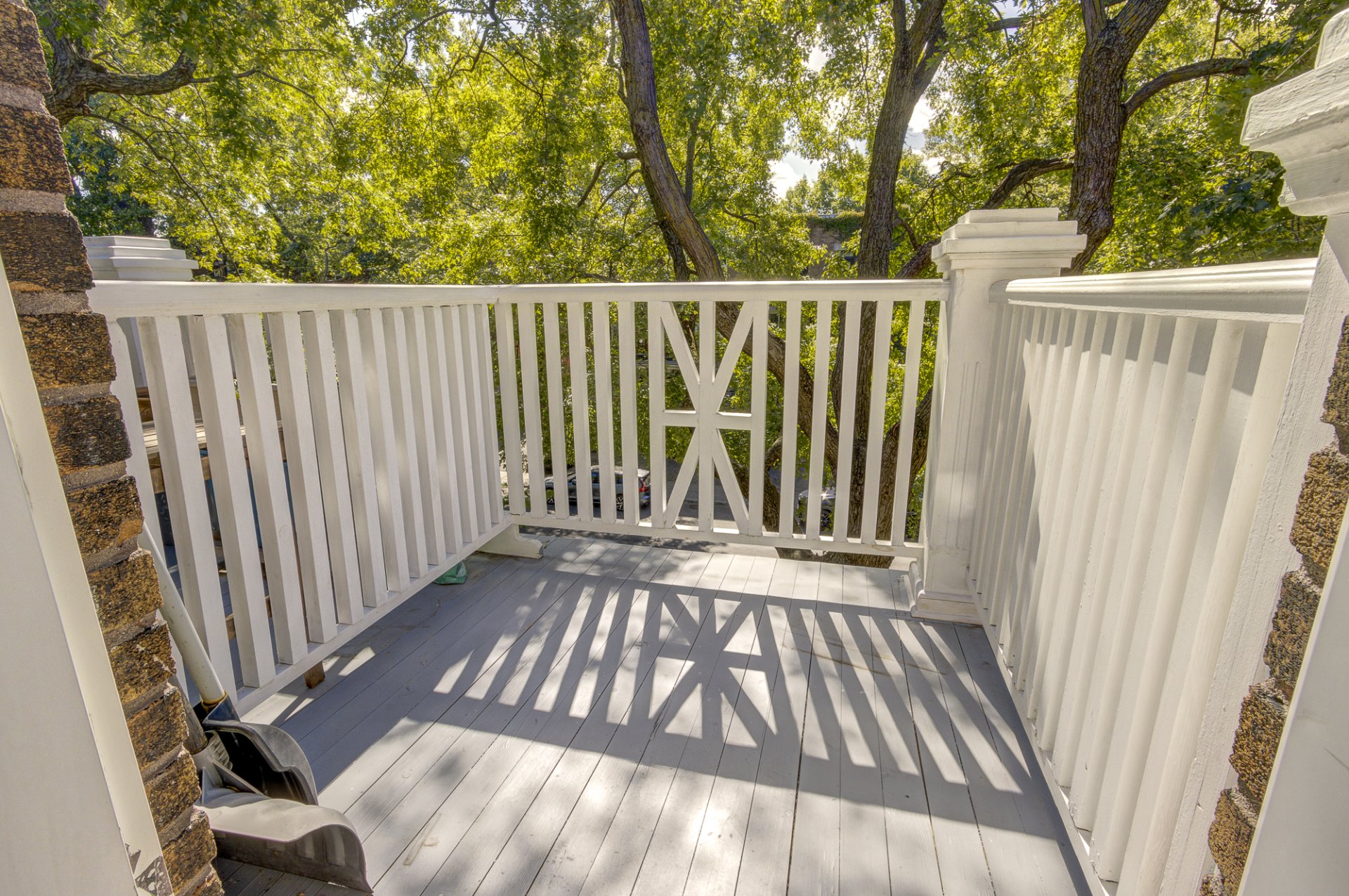 5249A - 3e à gauche