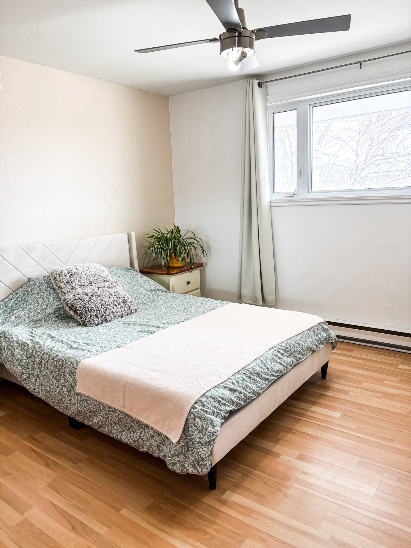 Garde-robe double, chambre spacieuse