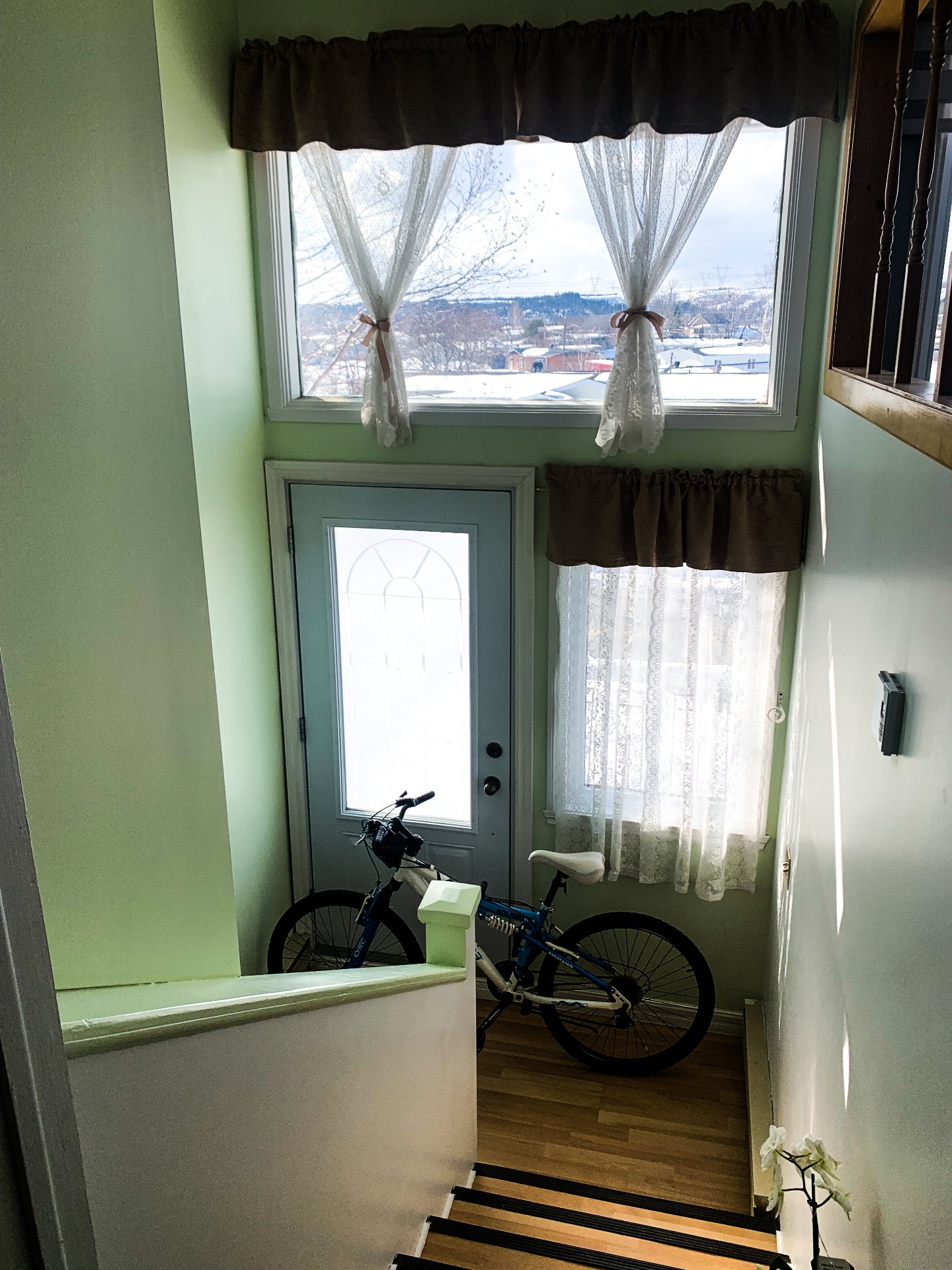 Reliant les deux étages