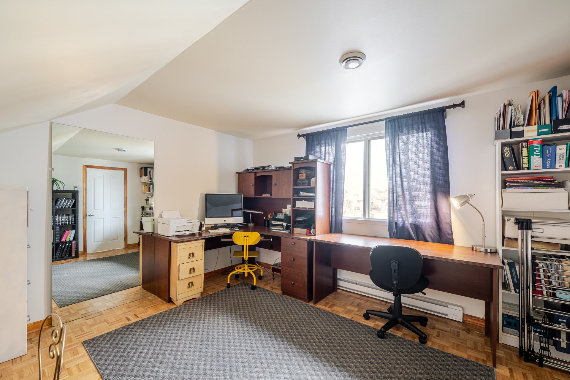 Utilisé comme bureau, peut être une chambre à couc