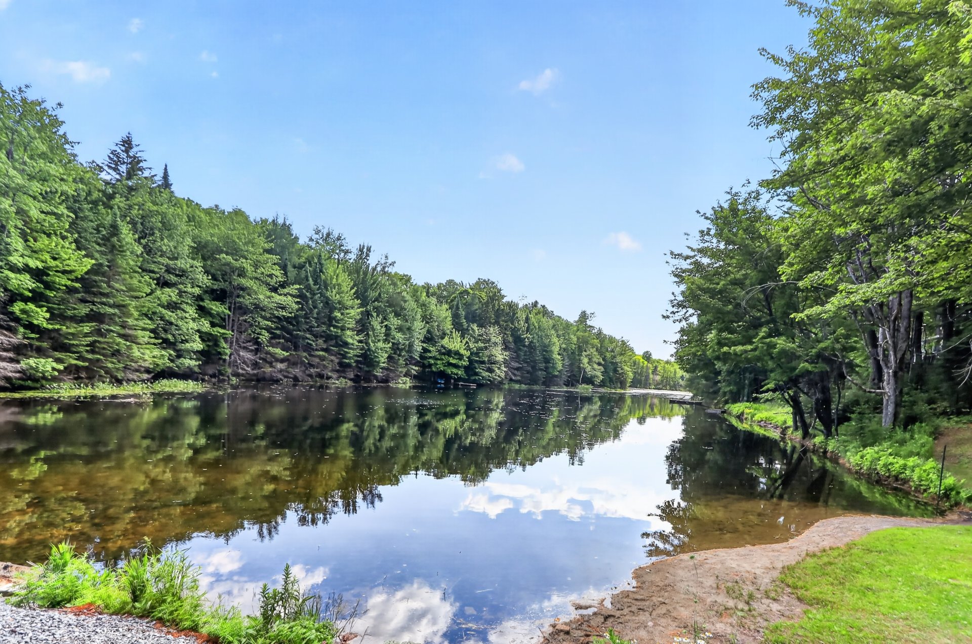 Accès au plan d'eau