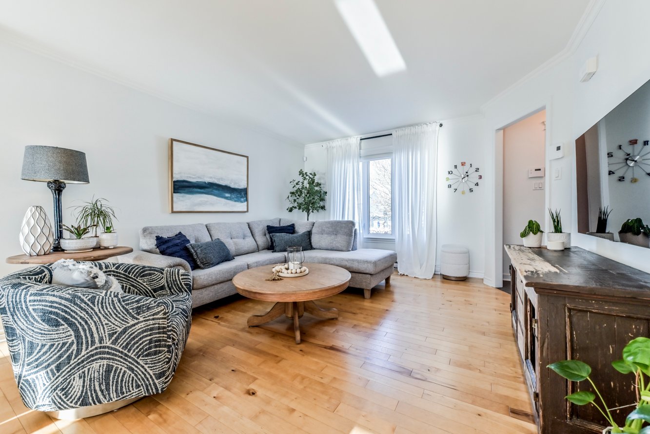 Plancher de bois franc au rez-de-chaussée