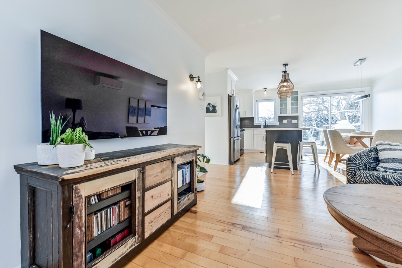 Pièces chaleureuses à aire ouverte