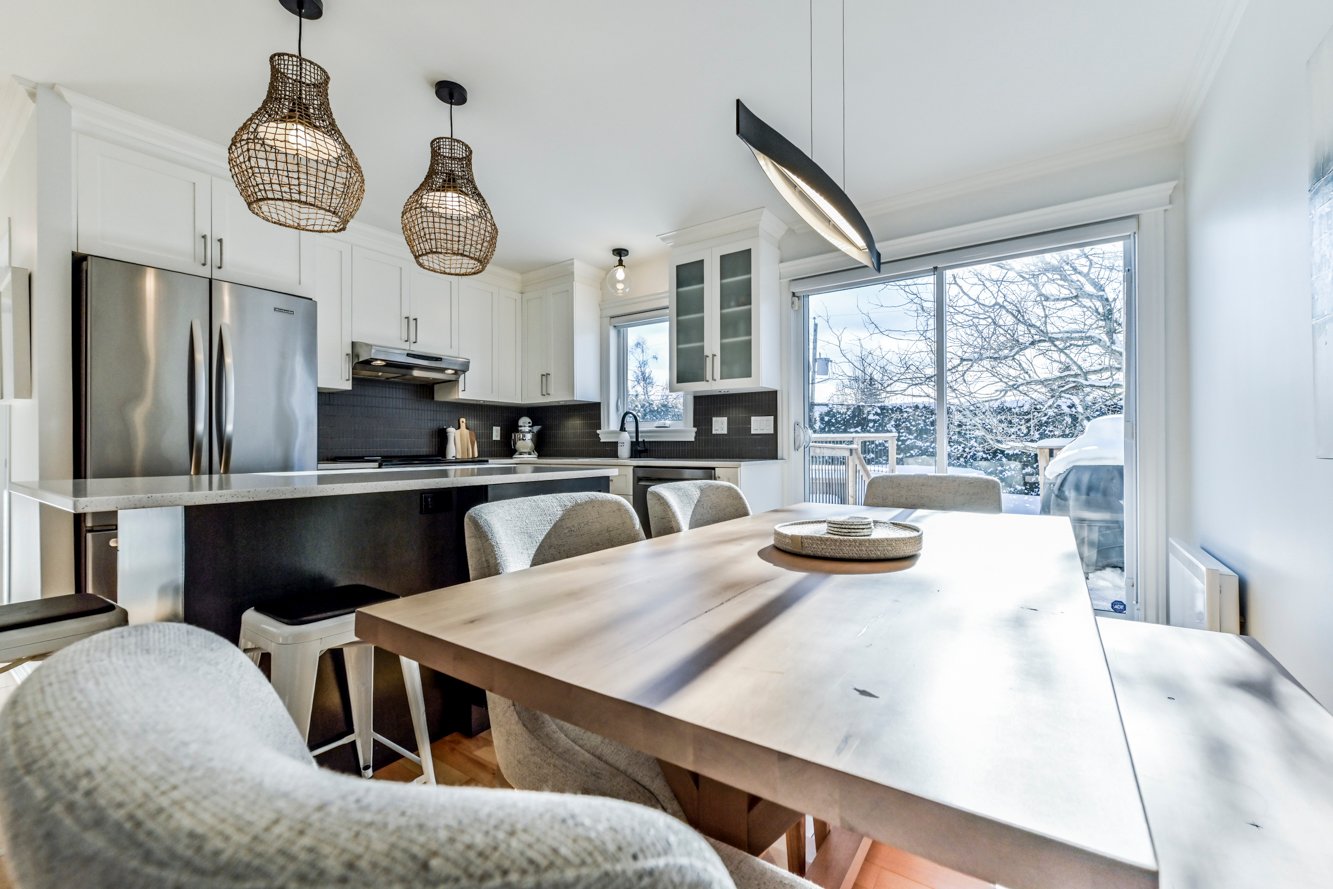 Adjacente à la cuisine