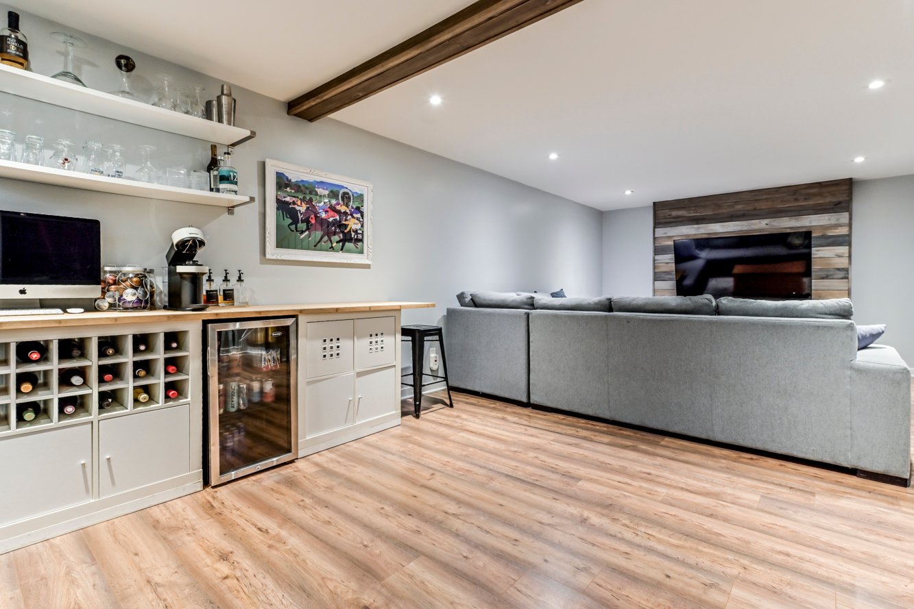 Actuellement coin bar, possibilité de gym ou jeux