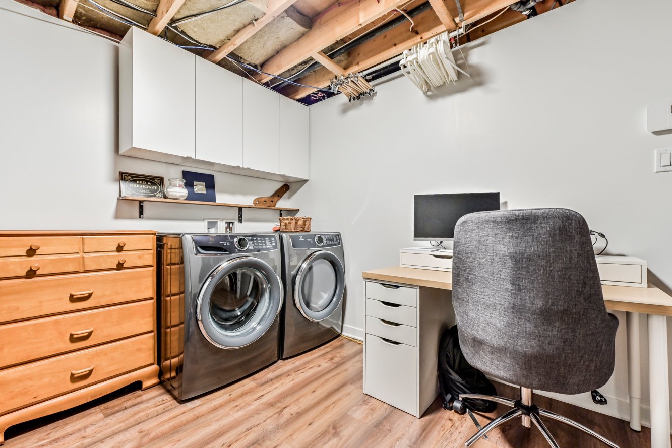 Espace pouvant accueillir rangement & bureau