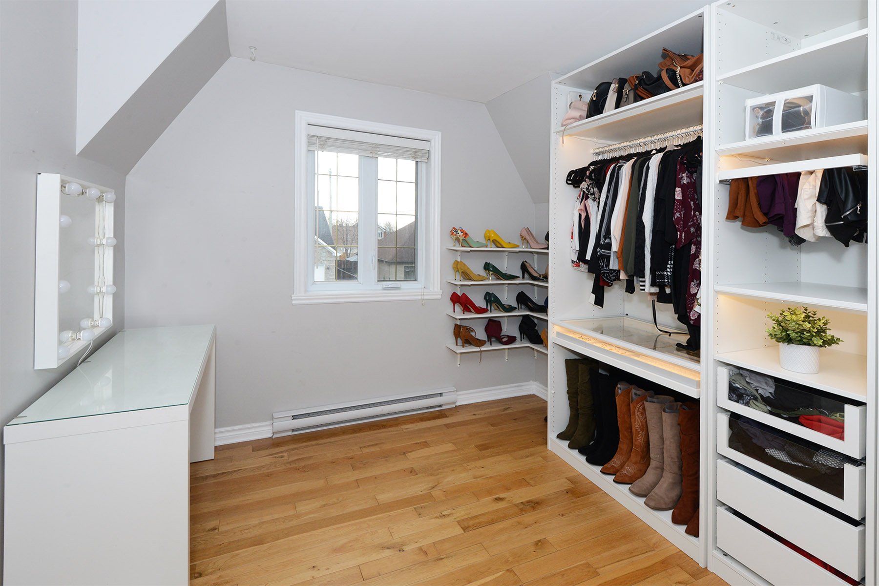 Walk-in closet