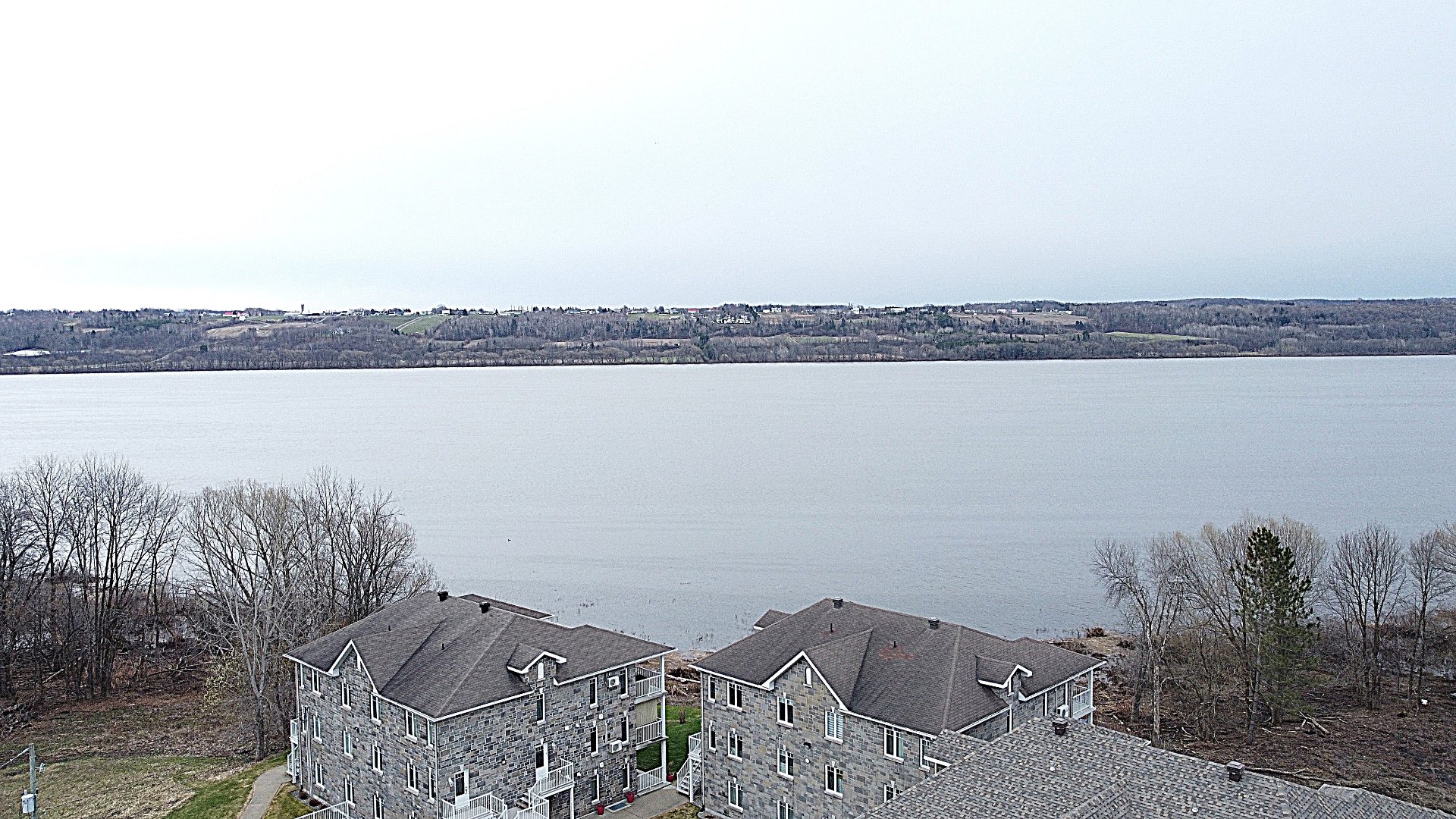 Vue sur l'eau