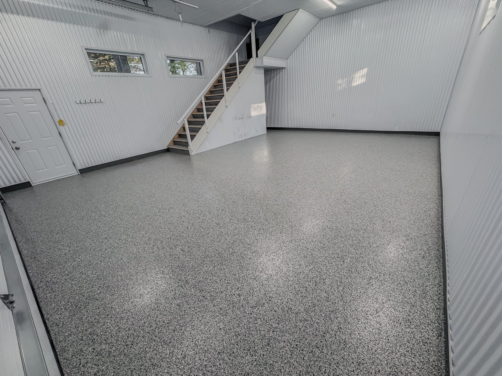 Plancher époxy, chauffé, pièce à l'Étage