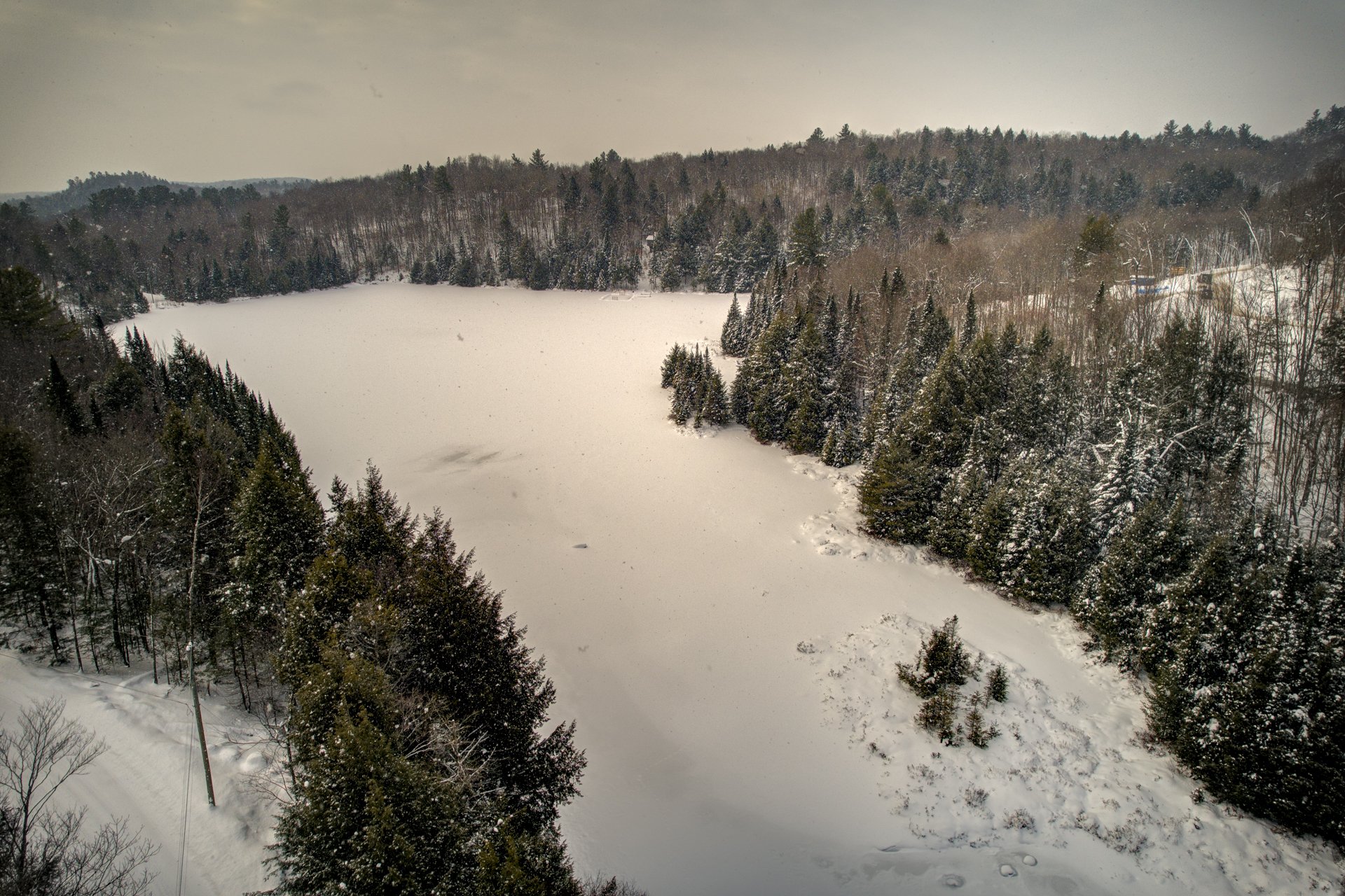 Accès au plan d'eau