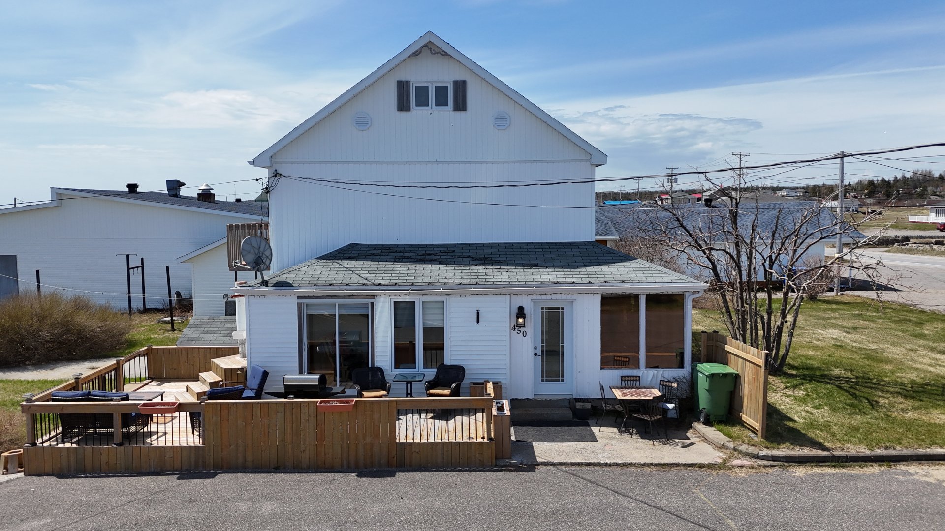 côté avec patio